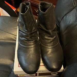 Chelsea Moreland short boots size 8 & 1/2